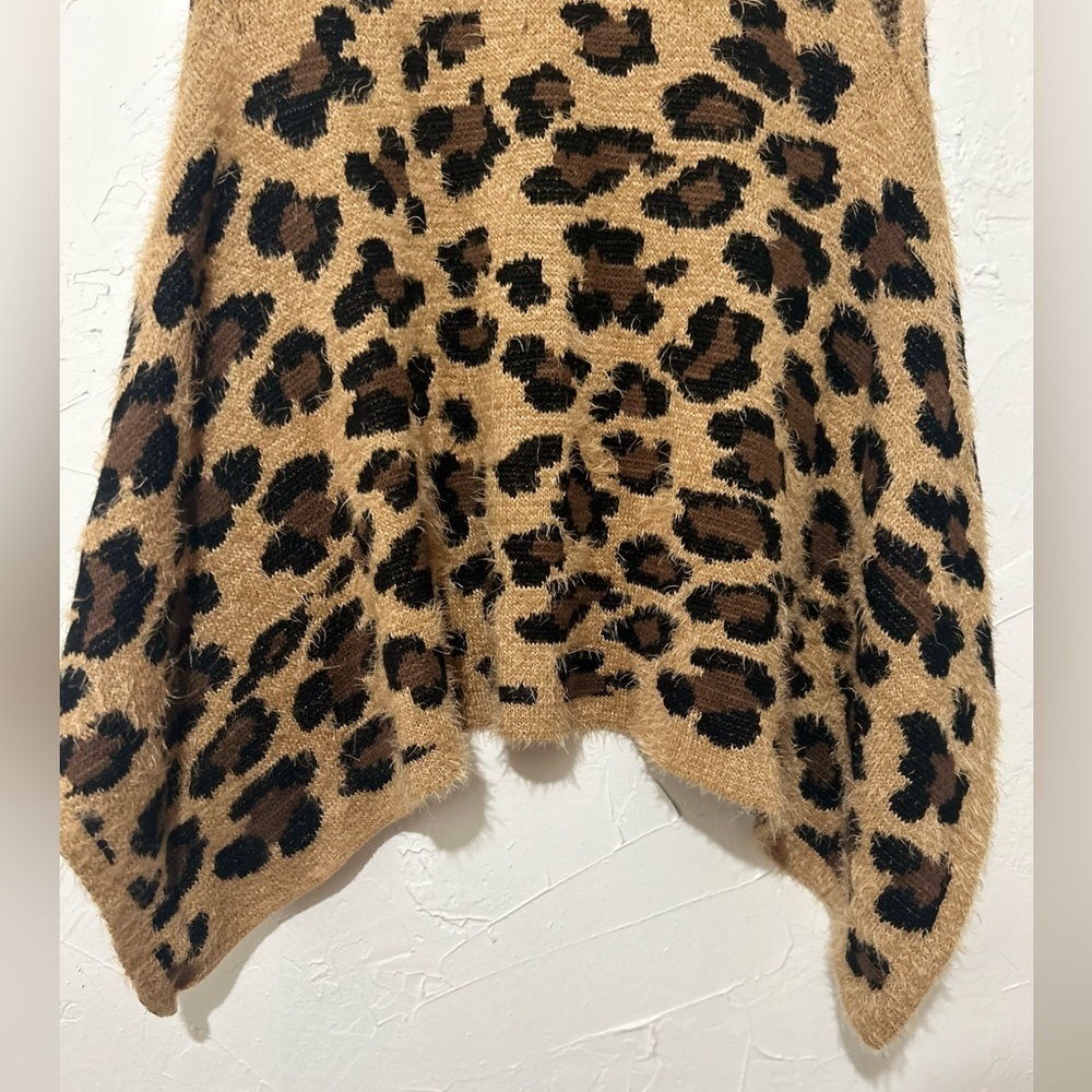 Women’s Fuzzy Leopard Print Open Front Handkerchi… - image 8